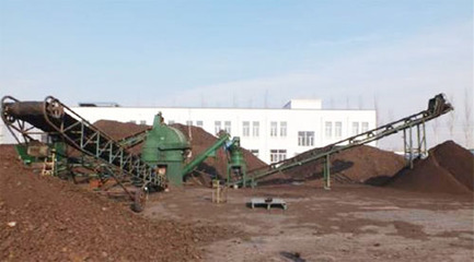 小型雞糞有機(jī)肥生產(chǎn)線所需設(shè)備及翻堆機(jī)作用詳解