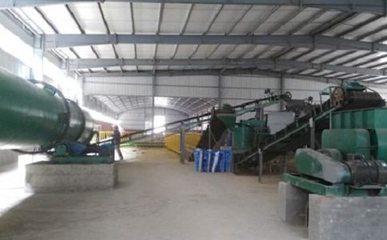 高效翻堆機在有機肥生產工藝中的關鍵作用與應用